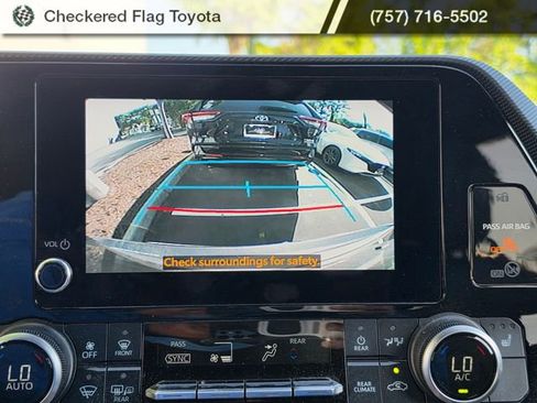 Used 2024 Toyota Highlander XSE AWD/4WD image 16