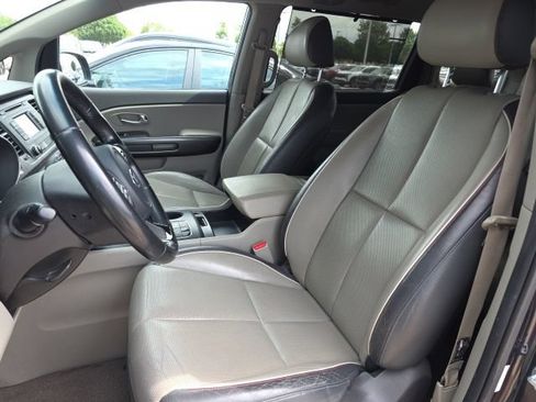 Used 2017 Kia Sedona LX w/ LX Essentials Premium Package FWD image 6