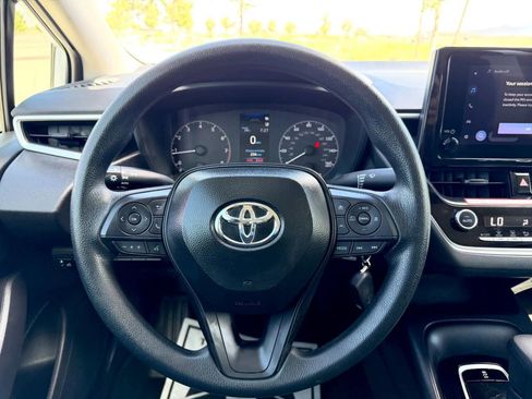 Used 2025 Toyota Corolla LE FWD image 13