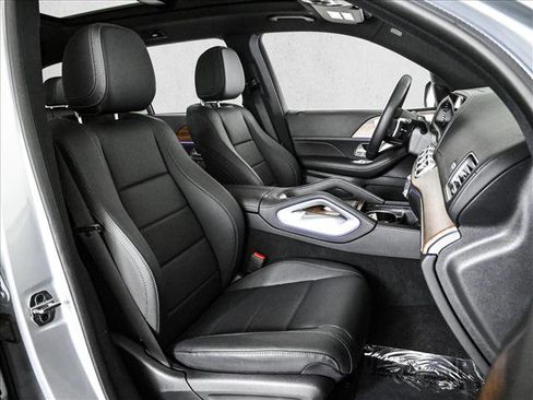 Used 2025 Mercedes-Benz GLS 450 4MATIC w/ AMG Line Exterior image 24