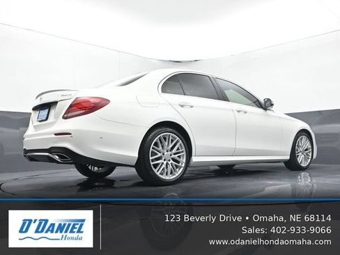 Used 2019 Mercedes-Benz E 300 4MATIC image 12