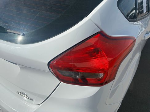 Used 2016 Ford Focus SE w/ SE Power Seat Package image 29