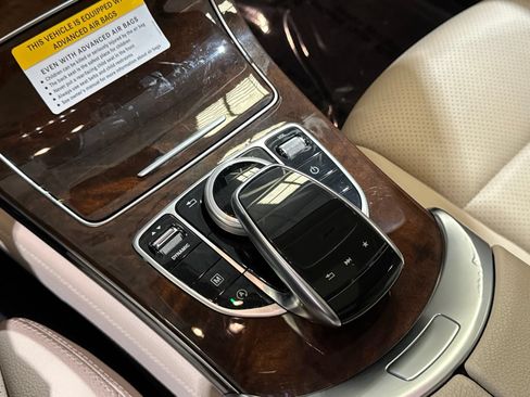 Used 2017 Mercedes-Benz GLC 300 4MATIC image 34