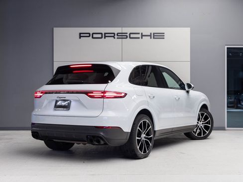 Certified 2023 Porsche Cayenne Platinum Edition image 7