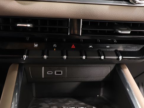 Used 2023 GMC Canyon Denali AWD/4WD image 10