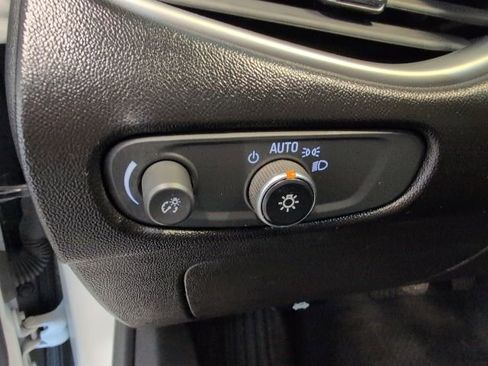 Used 2022 Chevrolet Malibu LT FWD image 17