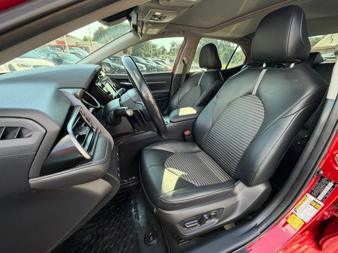Used 2020 Toyota Camry SE w/ Convenience Package FWD image 14