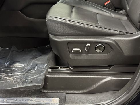 Used 2025 GMC Yukon Denali image 36