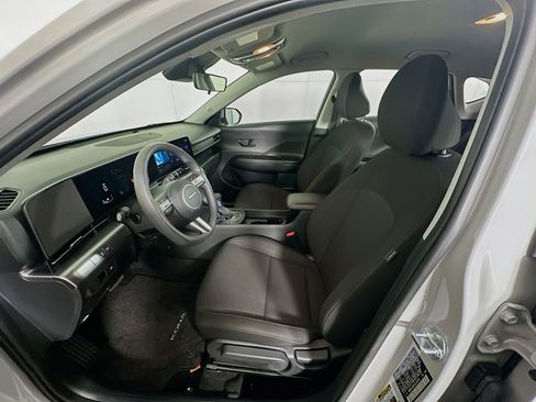 Used 2025 Hyundai Kona SE image 13