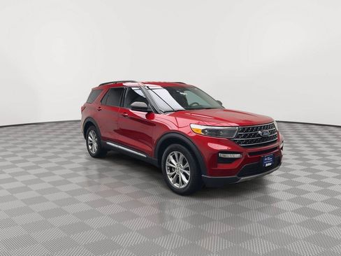 Certified 2020 Ford Explorer XLT w/ Equipment Group 202A AWD/4WD image 36