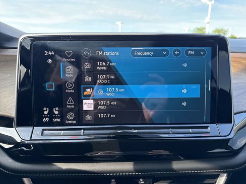 Used 2025 Volkswagen Atlas SE AWD/4WD image 18