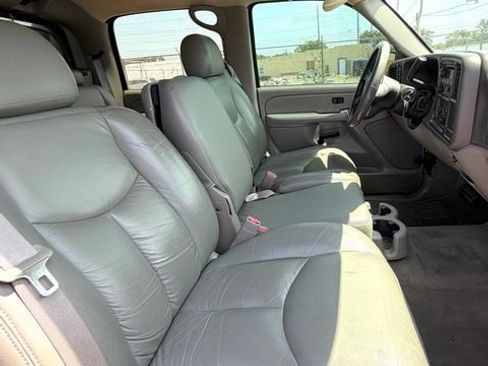 Used 2005 Chevrolet Avalanche Z71 w/ Preferred Equipment Group AWD/4WD image 15