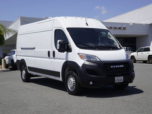 Used 2025 RAM ProMaster 2500 w/ Convenience Group FWD image 2