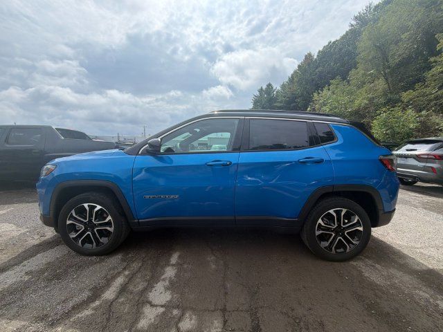 Used 2023 Jeep Compass Limited AWD/4WD image 2