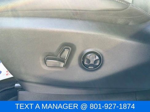 Used 2023 Chrysler Pacifica Touring-L FWD image 21