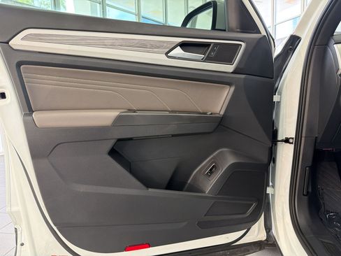Used 2023 Volkswagen Atlas Cross Sport SE FWD image 20