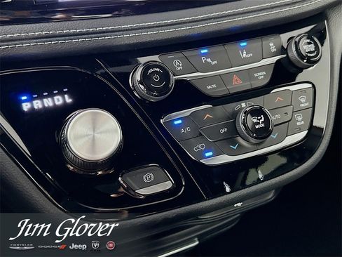 New 2026 Chrysler Pacifica Select w/ S Appearance Package image 32