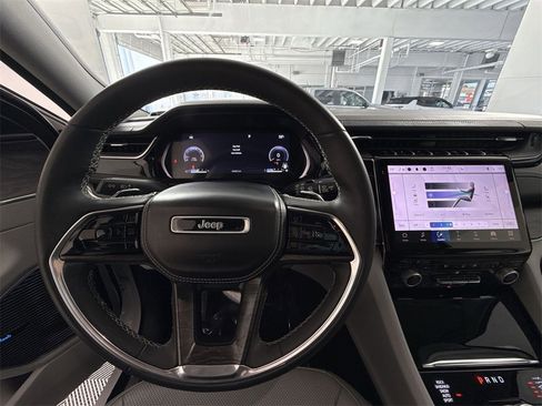 Used 2023 Jeep Grand Cherokee Overland image 16