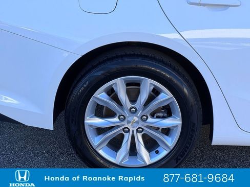 Used 2024 Chevrolet Malibu LT image 37