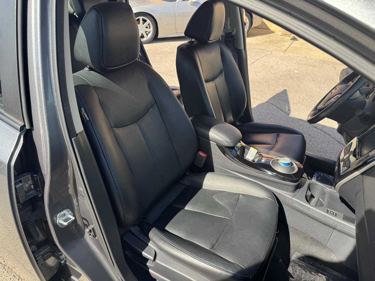Used 2016 Nissan Leaf SL w/ Premium Package FWD image 18