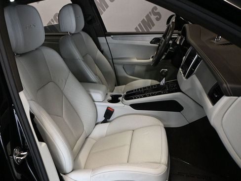 Used 2017 Porsche Macan GTS AWD/4WD image 18