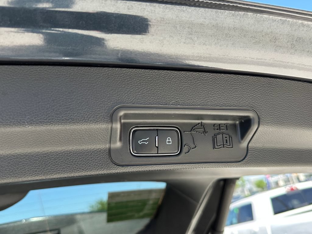 Used 2023 Ford Explorer XLT RWD image 23