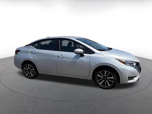 Used 2025 Nissan Versa SV FWD image 2