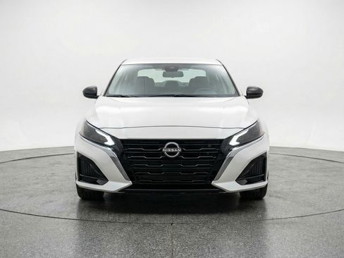 Used 2025 Nissan Altima 2.5 SV image 2