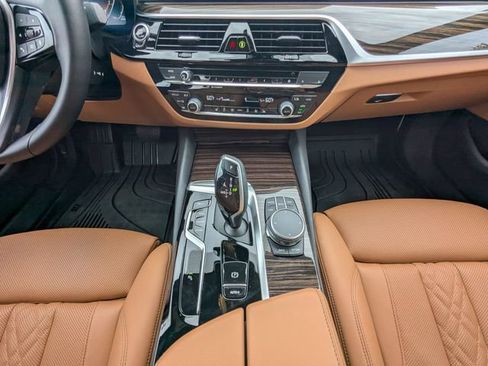 Used 2023 BMW 530i w/ Convenience Package image 19