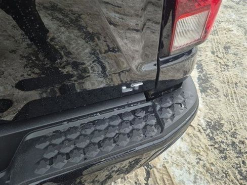 Used 2023 Chevrolet Colorado LT image 32