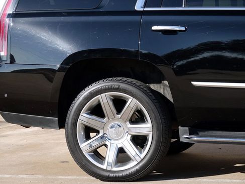 Used 2020 Cadillac Escalade Luxury image 28