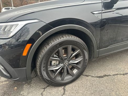 Used 2022 Volkswagen Tiguan SE image 2