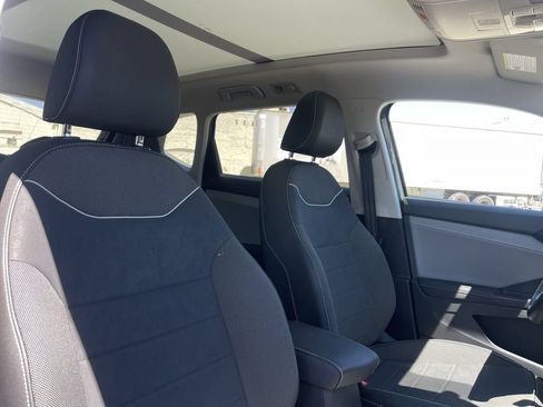 Used 2024 Volkswagen Taos SE w/ Panoramic Sunroof Package AWD/4WD image 26