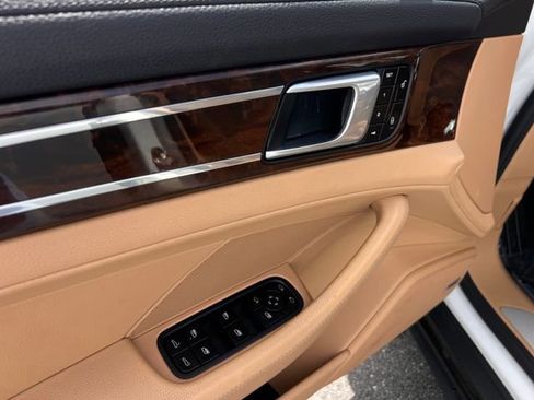 Used 2018 Porsche Panamera RWD image 11