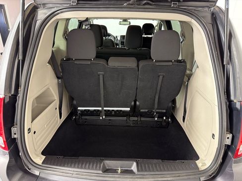 Used 2020 Dodge Grand Caravan SE FWD image 21
