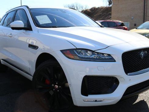 Used 2018 Jaguar F-PACE S image 3