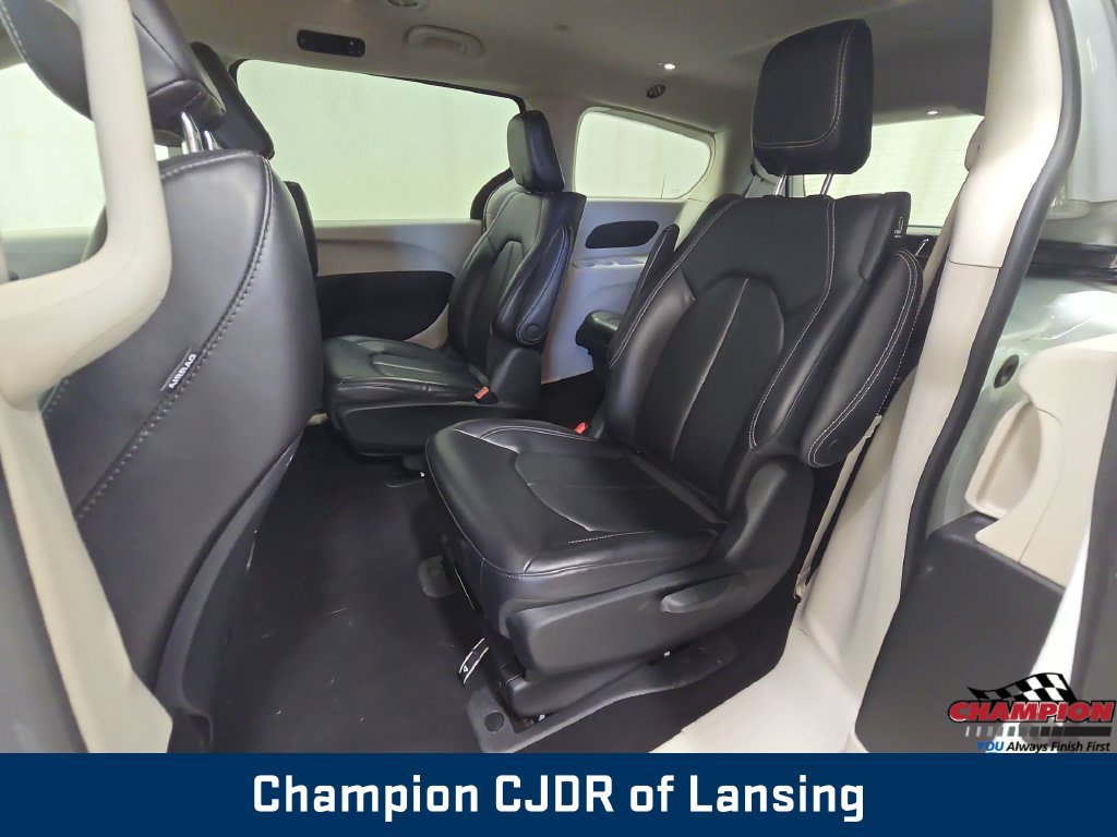 Used 2023 Chrysler Pacifica Touring-L FWD image 32