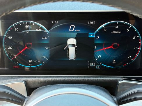 Used 2021 Mercedes-Benz GLB 250 image 38