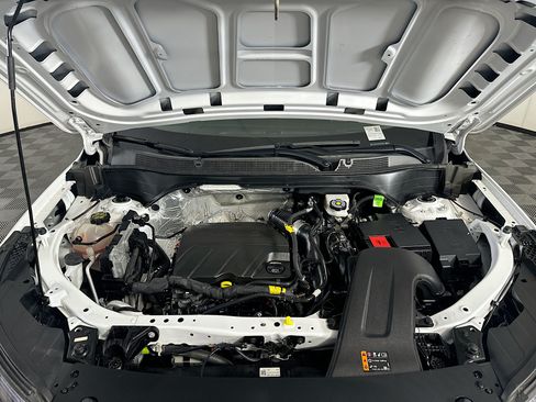 Used 2025 Chevrolet Trax LS FWD image 32
