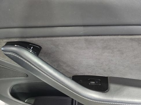 Used 2018 Tesla Model 3 Mid Range RWD image 8