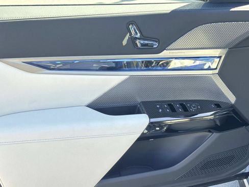 Used 2025 BMW i7 eDrive50 image 12