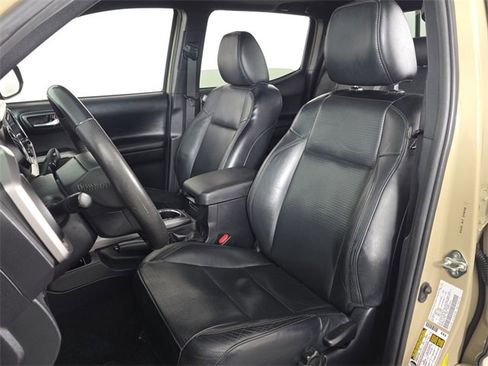 Used 2018 Toyota Tacoma Limited image 20