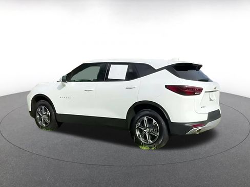 Used 2025 Chevrolet Blazer LT FWD image 9