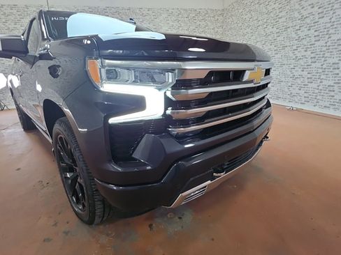 Used 2023 Chevrolet Silverado 1500 High Country w/ Technology Package image 9