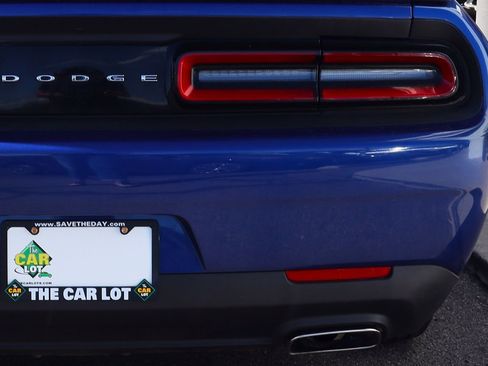 Used 2019 Dodge Challenger SXT image 21