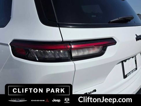 Used 2024 Jeep Grand Cherokee L Altitude AWD/4WD image 8