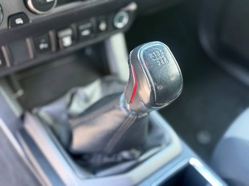 Used 2020 Toyota Tacoma TRD Off-Road w/ Technology Package AWD/4WD image 57