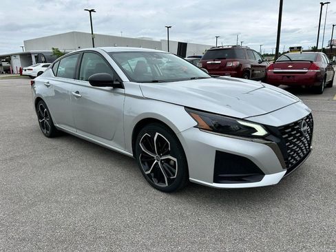 Used 2024 Nissan Altima 2.5 SR FWD image 8