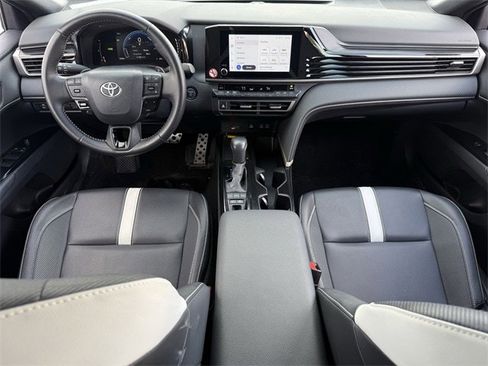 Used 2025 Toyota Camry SE image 11
