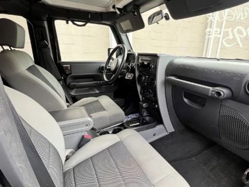 Used 2010 Jeep Wrangler Unlimited Sport image 3
